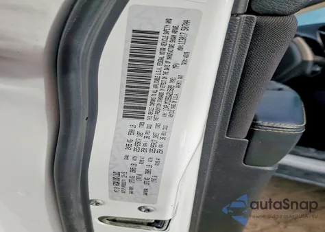 2016 Jeep Cherokee Latitude z USA, uszkodzony, nr VIN 1C4PJMCS9GW215609